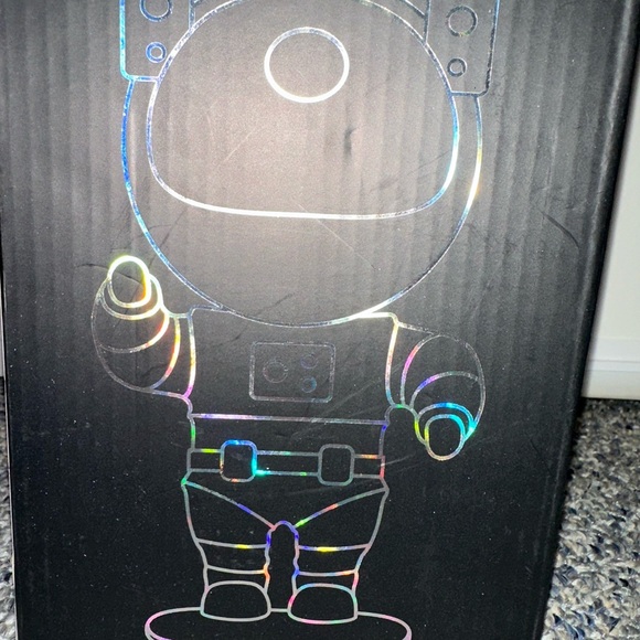 NWT: astronaut galaxy light - Picture 4 of 6